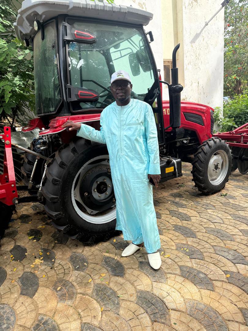 Tracteur financé remis à un promoteur
